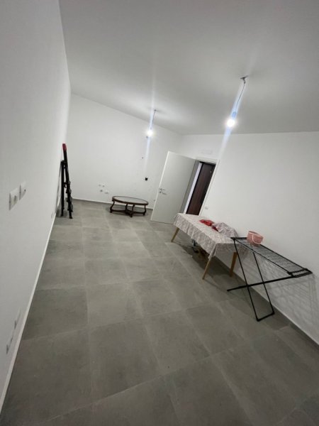 Tirane, jepet me qera apartament 2+1 Kati 2, 82 m² 300 € (Kamez, prane Pasticeri Miri)
