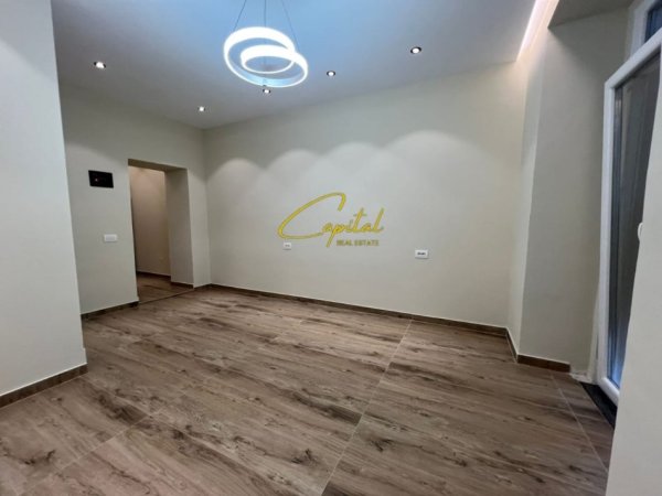 Tirane, jepet me qera ambjent biznesi Kati 1, 30 m² 800 € (MYSLYM SHYRI)