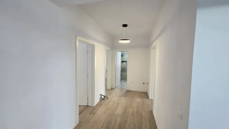 Tirane, jepet me qera ambjent biznesi Kati 2, 345 m² 2.500 € (Komuna e Parisit)