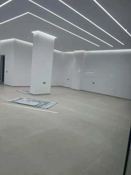 Tirane, jepet me qera ambjent biznesi Kati 0, 90 m² 2.200 € (delijorgji)