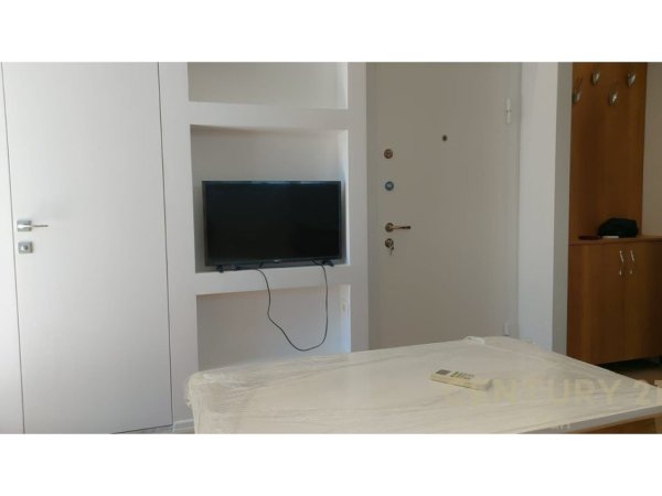 Tirane, jepet me qera apartament 1+1 Kati 8, 75 m² 500 € (Rr.Ferrit Xhajko)