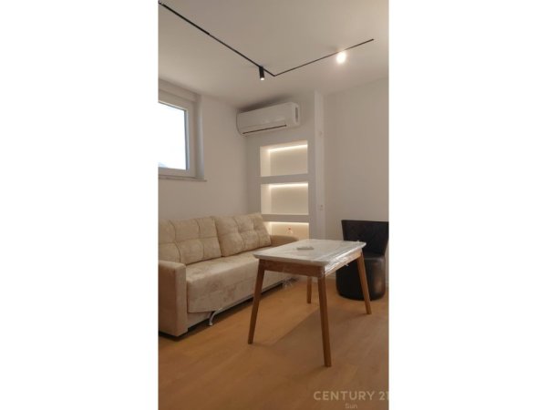Tirane, jepet me qera apartament 1+1 Kati 8, 75 m² 500 € (Rr.Ferrit Xhajko)