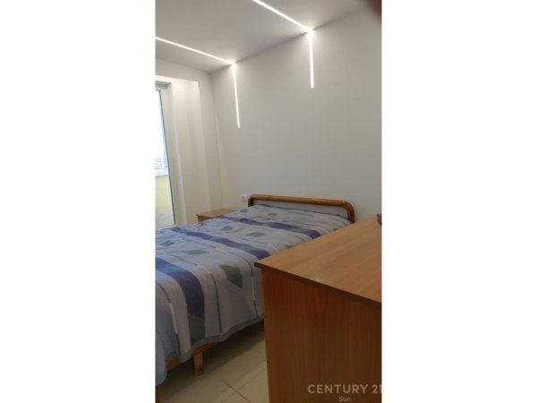 Tirane, jepet me qera apartament 1+1 Kati 8, 75 m² 500 € (Rr.Ferrit Xhajko)