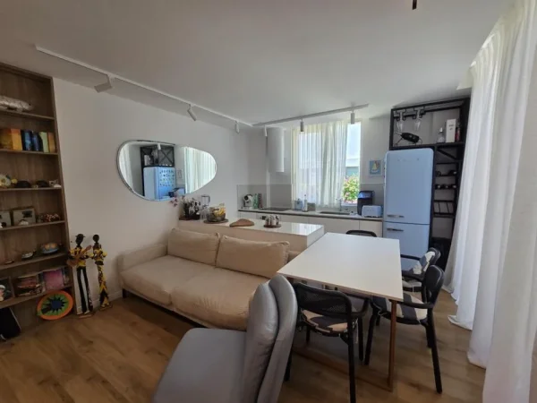 Vlore, shitet apartament 3+1 Kati 2, 156 m² 