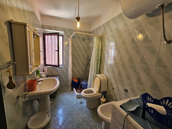 Tirane, shitet apartament 1+1 Kati 5, 59 m² 85.000 € (KINOSTUDIO)