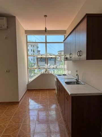 Tirane, jepet me qera apartament 1+1 Kati 2, 70 m² 350 € (Kodra e Diellit)