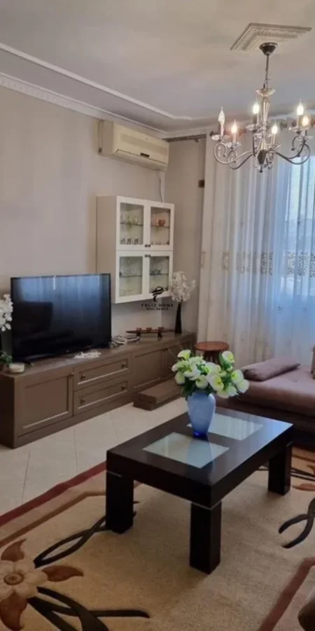 Tirane, jepet me qera apartament 3+1+Ballkon Kati 5, 115 m² 1.000 € (21 DHJETORI)