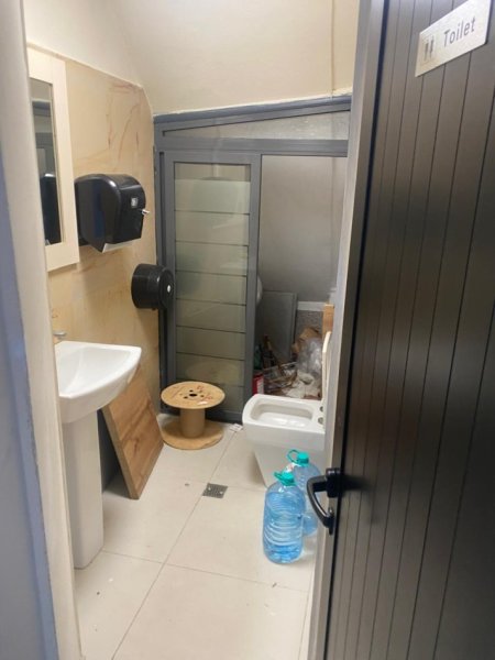 JEPET ME QERA SUPER AMBJENT BIZNESI TEK RRUGA E KAVAJËS,RRUGE KRYESORE  Kati 0, 60 m² 700 € ( *JEPET ME QIRA SUPER AMBIENT BIZNESI TEK RRUGA E KAVAJËS*)