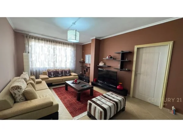 Tirane, jepet me qera apartament 3+1 Kati 5, 115 m² 850 € (Rruga Hysni Gerbolli)