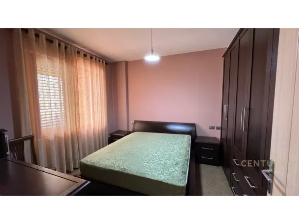 Tirane, jepet me qera apartament 3+1 Kati 5, 115 m² 850 € (Rruga Hysni Gerbolli)