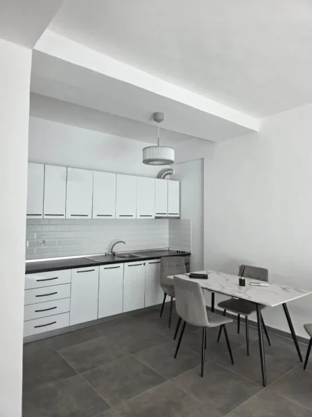 Tirane, jepet me qera apartament 2+1+Aneks+Ballkon Kati 5, 90 m² 500 € (yzberisht)