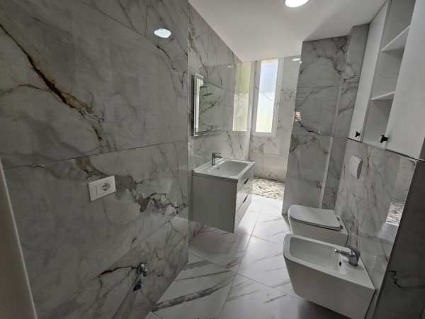 Tirane, shitet apartament 3+1 Kati 2, 102 m² 239.000 € (MYSLYM SHYR)