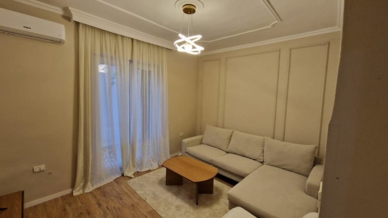 Tirane, jepet me qera apartament 1+1+Ballkon Kati 1, 65 m² 500 € (Rr.e Elbasanit, Ambasada Amerikane)
