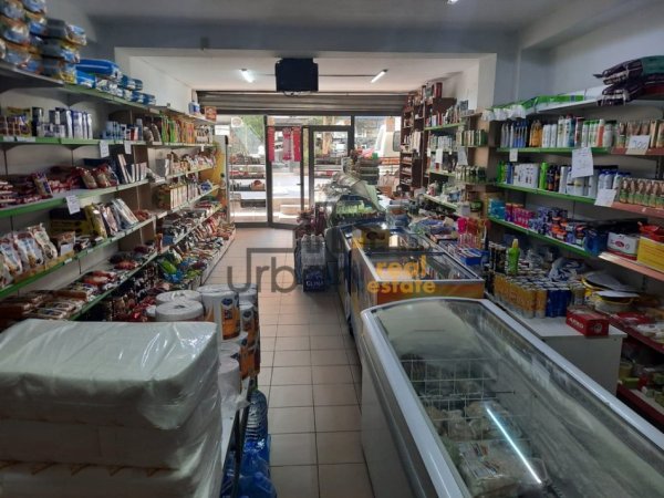 Tirane, jepet me qera dyqan Kati 0, 80 m² 600 € (Porcelan)