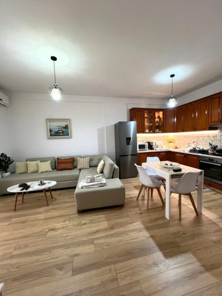 Tirane, jepet me qera apartament 1+1+Ballkon Kati 5, 72 m² 550 € (Rruga Dibres/Rruga Gjon Buzuku)