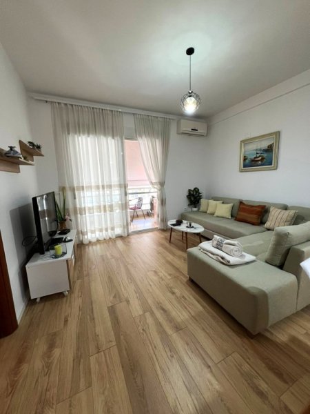Tirane, jepet me qera apartament 1+1+Ballkon Kati 5, 72 m² 550 € (Rruga Dibres/Rruga Gjon Buzuku)
