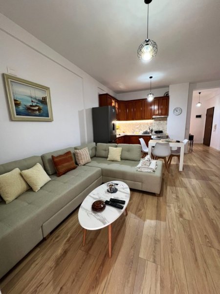 Tirane, jepet me qera apartament 1+1+Ballkon Kati 5, 72 m² 550 € (Rruga Dibres/Rruga Gjon Buzuku)