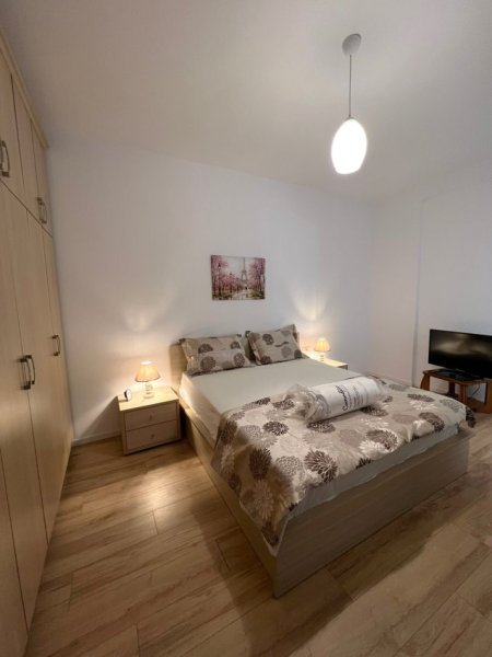 Tirane, jepet me qera apartament 1+1+Ballkon Kati 5, 72 m² 550 € (Rruga Dibres/Rruga Gjon Buzuku)