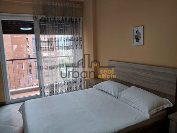 Tirane, jepet me qera apartament 1+1+Ballkon Kati 5, 75 m² 600 € (Stacioni i Trenit)
