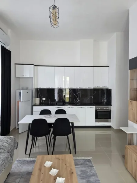 Tirane, jepet me qera apartament 2+1+Aneks+Ballkon Kati 1, 90 m² 500 € (astir)
