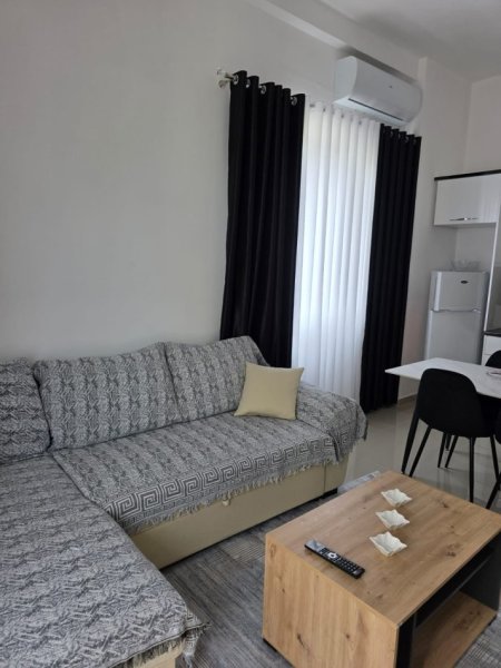 Tirane, jepet me qera apartament 2+1+Aneks+Ballkon Kati 1, 90 m² 500 € (astir)