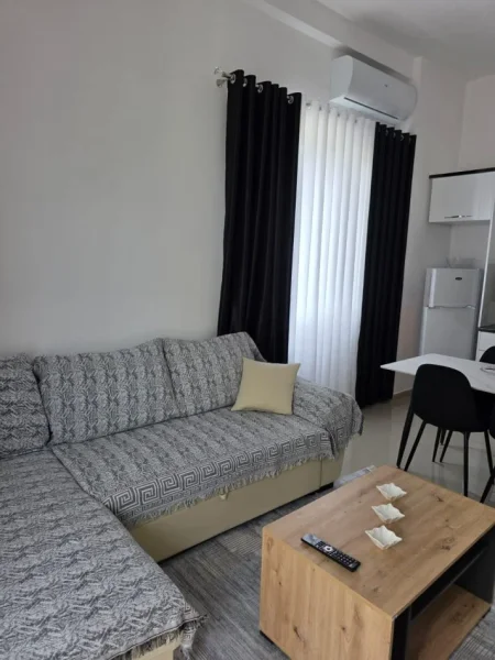 Tirane, jepet me qera apartament 2+1+Aneks+Ballkon Kati 1, 90 m² 500 € (astir)