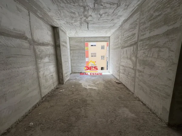 Vlore, shitet apartament 2+1+Ballkon Kati 3, 107 m² (Lungomare, Vlorë)