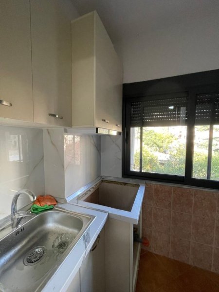 Tirane, jap me qera zyre Kati 2, 35 m² 450 € (Ne Unaze, Zogu i Zi, afer bar Dubai)