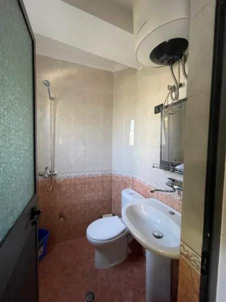 Tirane, jap me qera zyre Kati 2, 35 m² 450 € (Ne Unaze, Zogu i Zi, afer bar Dubai)