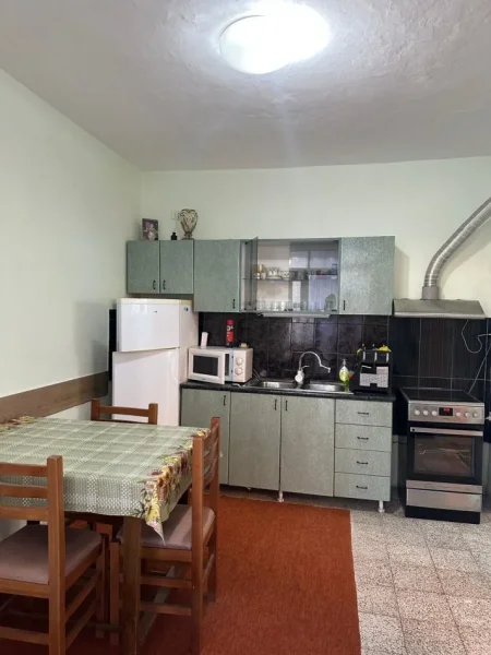 Tirane, jepet me qera apartament 2+1+Aneks Kati 0, 103 m² 550 € (stacioni trenit)