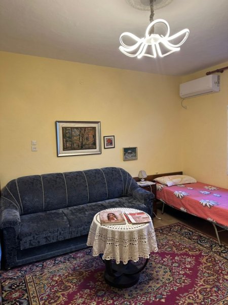Tirane, jepet me qera apartament 2+1+Aneks Kati 0, 103 m² 550 € (stacioni trenit)