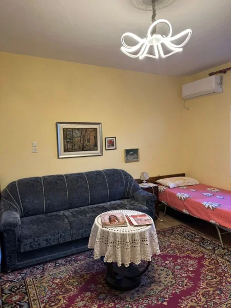 Tirane, jepet me qera apartament 2+1+Aneks Kati 0, 103 m² 550 € (stacioni trenit)