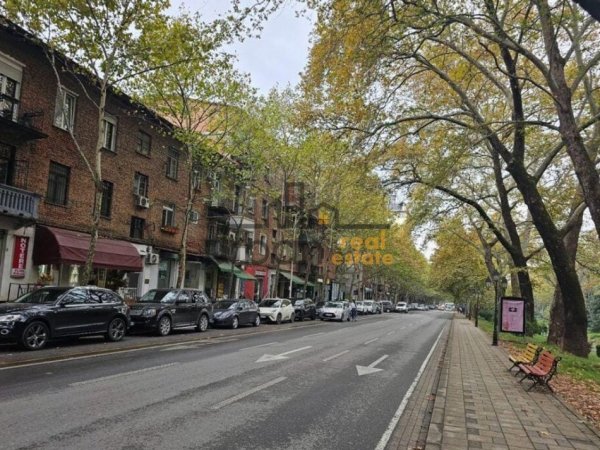 Tirane, jepet me qera dyqan Kati 0, 65 m² 1.000 € (Përballë Ish Ekspozitës)