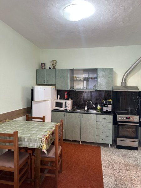 Tirane, jepet me qera apartament 2+1+Aneks Kati 0, 103 m² 550 € (rruga fortuzi)