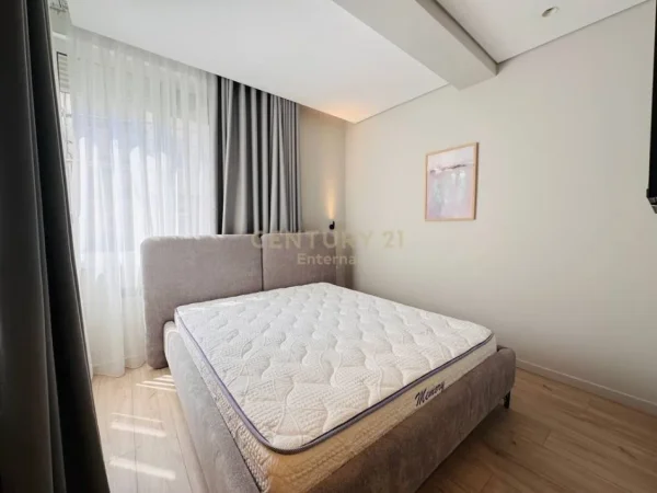 Tirane, shitet apartament 1+1 Kati 2, 122 m² 365.000 € (Pazari i ri)