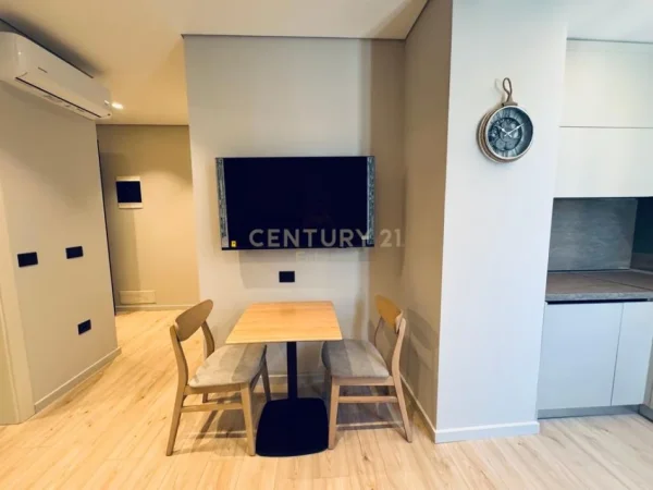 Tirane, shitet apartament 1+1 Kati 2, 122 m² 365.000 € (Pazari i ri)