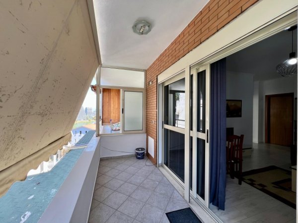 Tirane, jepet me qera apartament 1+1+Ballkon Kati 4, 63 m² 500 € (Rruga Peti)