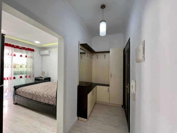 Tirane, jepet me qera apartament 1+1+Ballkon Kati 4, 63 m² 500 € (Rruga Peti)