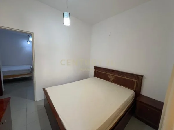 Tirane, jepet me qera apartament 2+1+Ballkon Kati 2, 90 m² 430 € (Prane fakultetit te ekonomise, Tirane)