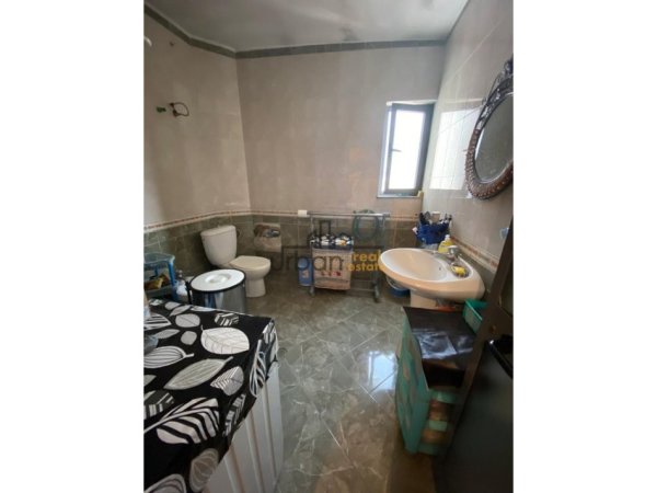 Tirane, shitet apartament 2+1+Ballkon Kati 8, 96 m² 149.000 € (21 Dhjetori)