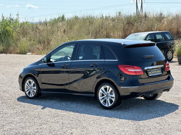 Durres, shitet makine Mercedes Benz B-Class 200 Nafte, e zeze automatik Klima 178 km