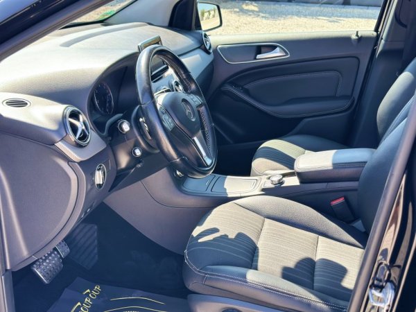 Durres, shitet makine Mercedes Benz B-Class 200 Nafte, e zeze automatik Klima 178 km