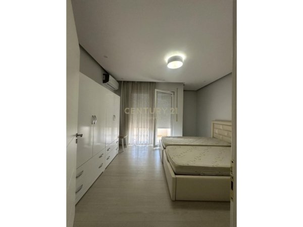 Tirane, jepet me qera apartament 2+1 Kati 5, 550 m² 550 € 