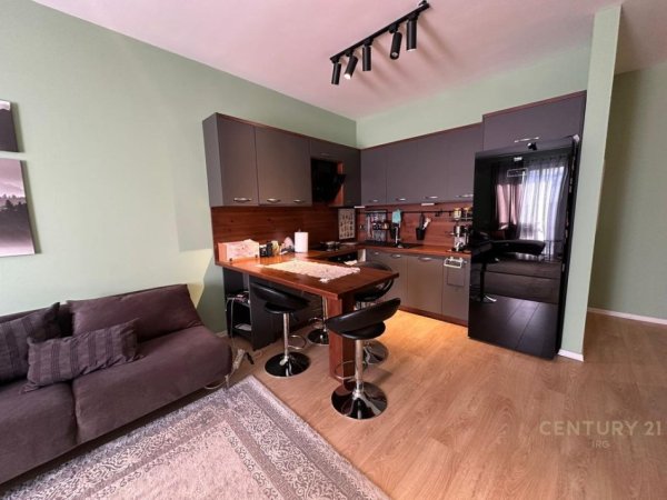 Tirane, jepet me qera apartament 2+1 Kati 9, 105 m² 750 € (TEK PEDIATRIA)