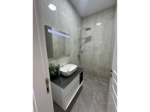 Tirane, jepet me qera apartament 2+1 Kati 9, 105 m² 750 € (TEK PEDIATRIA)