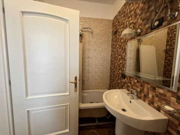 ✨Apartament 2+1+2 me qera ✨  📍Rr.Ndre Mjeda Prane Square 21 / kompleksit Delijorgji ka Super pamje ,pallat i ri, totalisht e mobiluar , 650 euro i diskutueshem