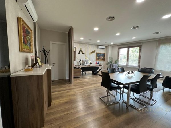 Tirane, jepet me qera zyre Kati 3, 187 m² 2.500 € (TE HILTON, PRANE DELIJORGJIT)