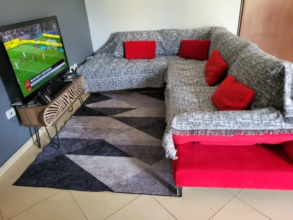 Tirane, jepet me qera apartament 2+1+Aneks+Ballkon Kati 4, 90 m² 750 € (liqeni i thate)