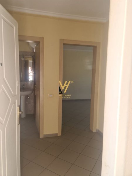 Tirane, shitet apartament 1+1+Ballkon Kati 3, 52 m² 110.000 € (BRRYLI)