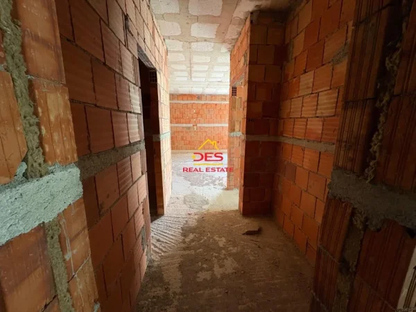 Vlore, shitet apartament 2+1+Ballkon Kati 2, 97 m² (Lungomare, Vlorë)